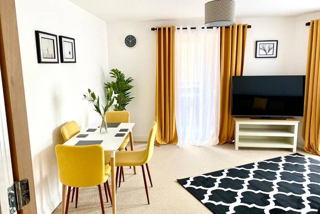 Smartrips Apartments - Lakeside/Thurrock Уэст-Таррок Экстерьер фото